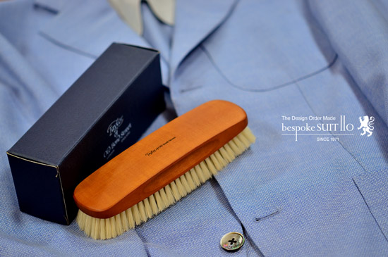 “Taylor of Old Bond Street”（テイラー　オブ　オールド　ボンドストリート）の洋服ブラシ bespoke SUIT110