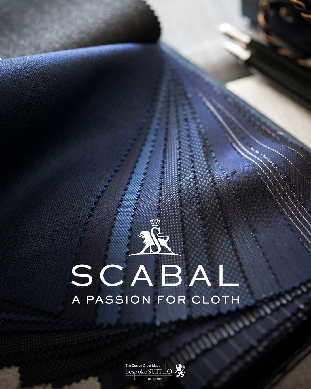 SCABAL,スキャバル,ETON,イートン,各界に数多くの優れた人材を輩出している英国一の名門カレッジ、イートン（ETON）校。その長年培われてきた知性と伝統にインスピレーションを 受けた『ETON』（ｲｰﾄﾝ）はスキャバルコレクションの 中でも非常に人気が高く、スキャバルの真髄ともいえるアイコニックなコレクションです。柔らかな上質スーパー130’sウールを用いており快適な着心地と耐久性を持ち合わせています。また、280グラムと適度なウェイトで、滑らかなドレープが優雅に流れ、美しく仕立てやすい生地に仕上がっています。,年間を通じて長期間ご活用いただけます。,super130's,SUITINGS,HEROIC,ヒロイック,1967年にスキャバルが市場で初めて発表したスーパー100’sウールコレクション。`Back to Basics`（基本に戻る）の精神を忠実に守り、現代のエッセンスを加えた『HEROIC』（ﾋﾛｲｯｸ）。上質なスーパー100’sピュア･ウールを使用した綾織の生地は、年間を通してご着用でき、高い品質水準とやわらかな手触りはそのままに、今回はより光沢が有りエレガントな趣を持ったコレクションに仕上げました。,super100's,CLASSICS,クラシックス,『CLASSICS』（ｸﾗｯｼｯｸｽ）はその名の通り英国クラシックスタイルの真髄を集めたピュアウールのコレクションです。決して流行おくれにならないものは存在しあらゆるクリエイティブな人たちから独自の新しいアイディアを取りいれ、これからのファッションに適応するような柔軟性も兼ね備えています。伝統的なスタイリングをベースに現代のエスプリを反映させ、常に新鮮な「定番」を創造し続けています。時代を超越したデザインが豊富に揃っておりどのような機会でもエレガンスを感じさせ装う人をスタイリッシュに見せてくれます。,worstedsuitings,GALAXY,ギャラクシー,宇宙に煌く壮大な銀河をイメージした『GALAXY』（ｷﾞｬﾗｸｼｰ）は、伝統的な服地の良さを大切にしながらクラシックとモダンな要素を星のようにちりばめたスキャバルコレクションの中でもひときわ豊富な色柄が揃う膨大なコレクションです。英国ハダースフィールドにあるスキャバルの自社工場でスーパー110’sウールを使用して織り上げられているため、非常にしなやかな手触りと快適な着心地が味わえる280グラムの正統派英国製生地が完成しました。服地の格を決定する重要な最終工程に、特別に開発した「Bloom Finish（ﾌﾞﾙｰﾑ･ﾌｨﾆｯｼｭ）」を施しました。自然な艶を生む英国伝統の手法ペーパープレス加工よりも生地表面のコーティングを控えめにし、より滑らかな手触りと品のある独特の光沢と高級感を服地に与えてくれます。他とは一線を画す、クリエイティブで存在感を放つスーツスタイルを上品に演出できるコレクションをご提案いたします。,super110's,suits,jacket,coat,Savile Row,背広,mensfashion,mensstyle,メンズコーディネート,mensfashion,メンズファッション,着こなし,福岡ファション,ブライダル,お洒落さんと繋がりたい,オーダースーツ,ordersuits,ドレスシャツ,オーダースーツ,オーダージャケット,orderJacket,オーダーベスト,oedervest,ビスポーク,bespoke,三ケ森,instagood,instadiary,instalike,instamood,instalove,instafollow,instapic,instaphoto,オーダージャケット,オーダーシャツ,オーダースーツ,背広,誂え,仕立,紳士,福岡,黒崎,小倉,北九州,八幡西区,ビスポークスーツ１１０,bespokeSUIT110,bespokeSUITIIO,suits,suitstil,Suitsstyle,mensstyl,