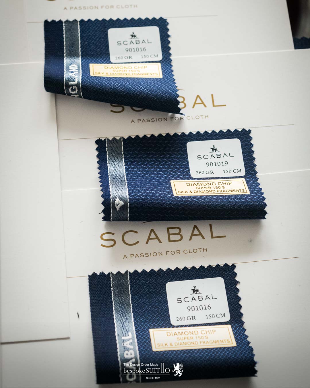 SCABAL（スキャバル）より期間限定で最高峰のコレクション３種が勢ぞろいしました。,生地になんと“ダイヤモンド”を散りばめたその名もDIAMOND CHIP（ダイヤモンド チップ）・スーパー200'sのライトウエイトNOBLE PHANTOM（ノーブル ファントム）・ウーステッドカシミア100%スーツ生地ULTRA CARESSE（ウルトラ カレス）の全20色以上をご用意しております。,このコレクションが取り扱いできるお店は数少ないと思います。是非この機会にご体感くださいませ。,DIAMOND CHIP（ダイヤモンド チップ）,SUPER150's SILK & DAIMOND FRAGMENTS,260gms,NOBLE PHANTOM（ノーブル ファントム）,SUPER200's,200gms,ULTRA CARESSE（ウルトラ カレス）,CASHMERE100%,230gms,厳選された最高級のウーステッドカシミア（スパンカシミア）100％使用した究極のカシミアスーツを是非ご体感ください。,福岡県北九州のオーダースーツ専門店,bespokeSUIT110 