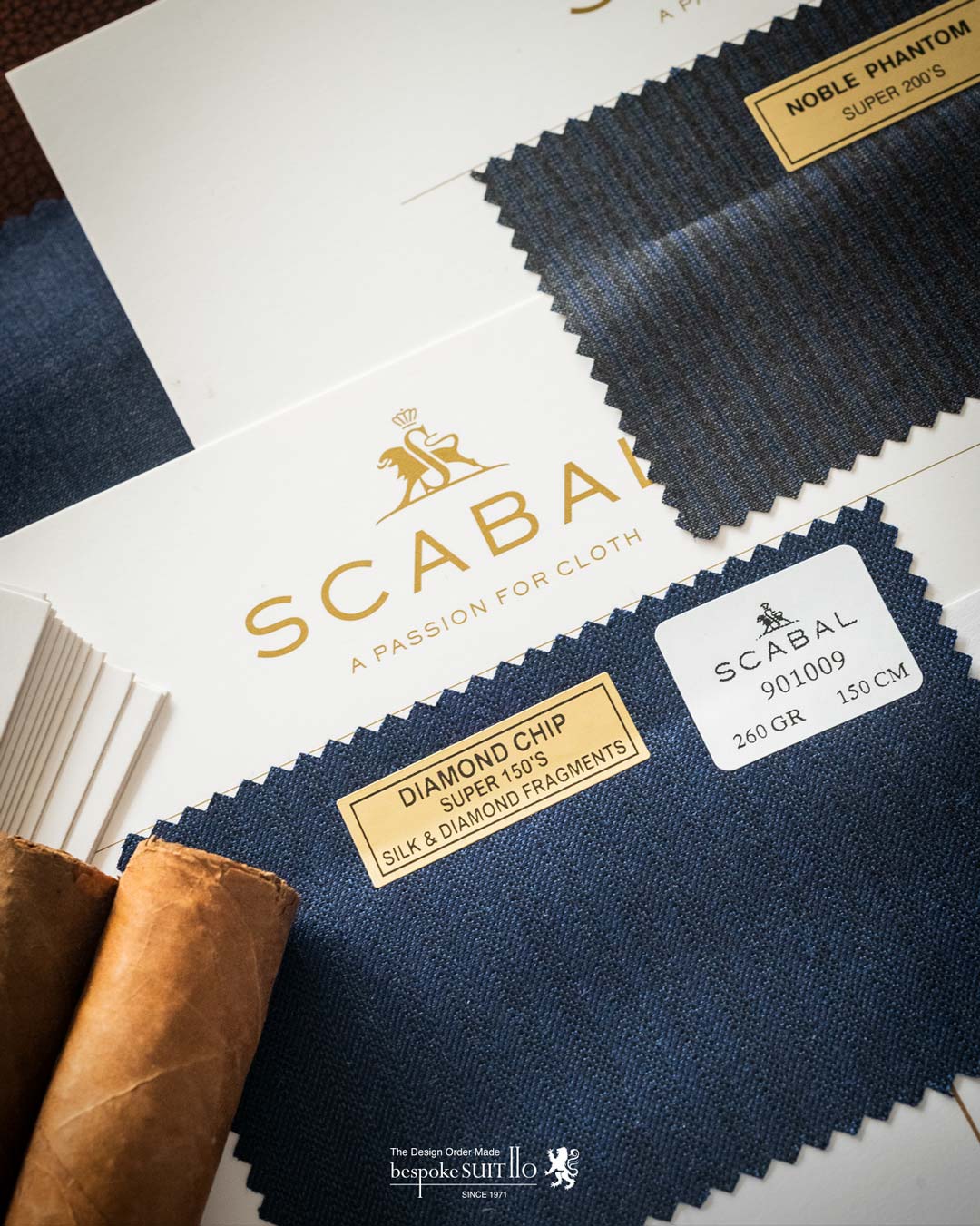 SCABAL（スキャバル）より期間限定で最高峰のコレクション３種が勢ぞろいしました。,生地になんと“ダイヤモンド”を散りばめたその名もDIAMOND CHIP（ダイヤモンド チップ）・スーパー200'sのライトウエイトNOBLE PHANTOM（ノーブル ファントム）・ウーステッドカシミア100%スーツ生地ULTRA CARESSE（ウルトラ カレス）の全20色以上をご用意しております。,このコレクションが取り扱いできるお店は数少ないと思います。是非この機会にご体感くださいませ。,DIAMOND CHIP（ダイヤモンド チップ）,SUPER150's SILK & DAIMOND FRAGMENTS,260gms,NOBLE PHANTOM（ノーブル ファントム）,SUPER200's,200gms,ULTRA CARESSE（ウルトラ カレス）,CASHMERE100%,230gms,厳選された最高級のウーステッドカシミア（スパンカシミア）100％使用した究極のカシミアスーツを是非ご体感ください。,福岡県北九州のオーダースーツ専門店,bespokeSUIT110 