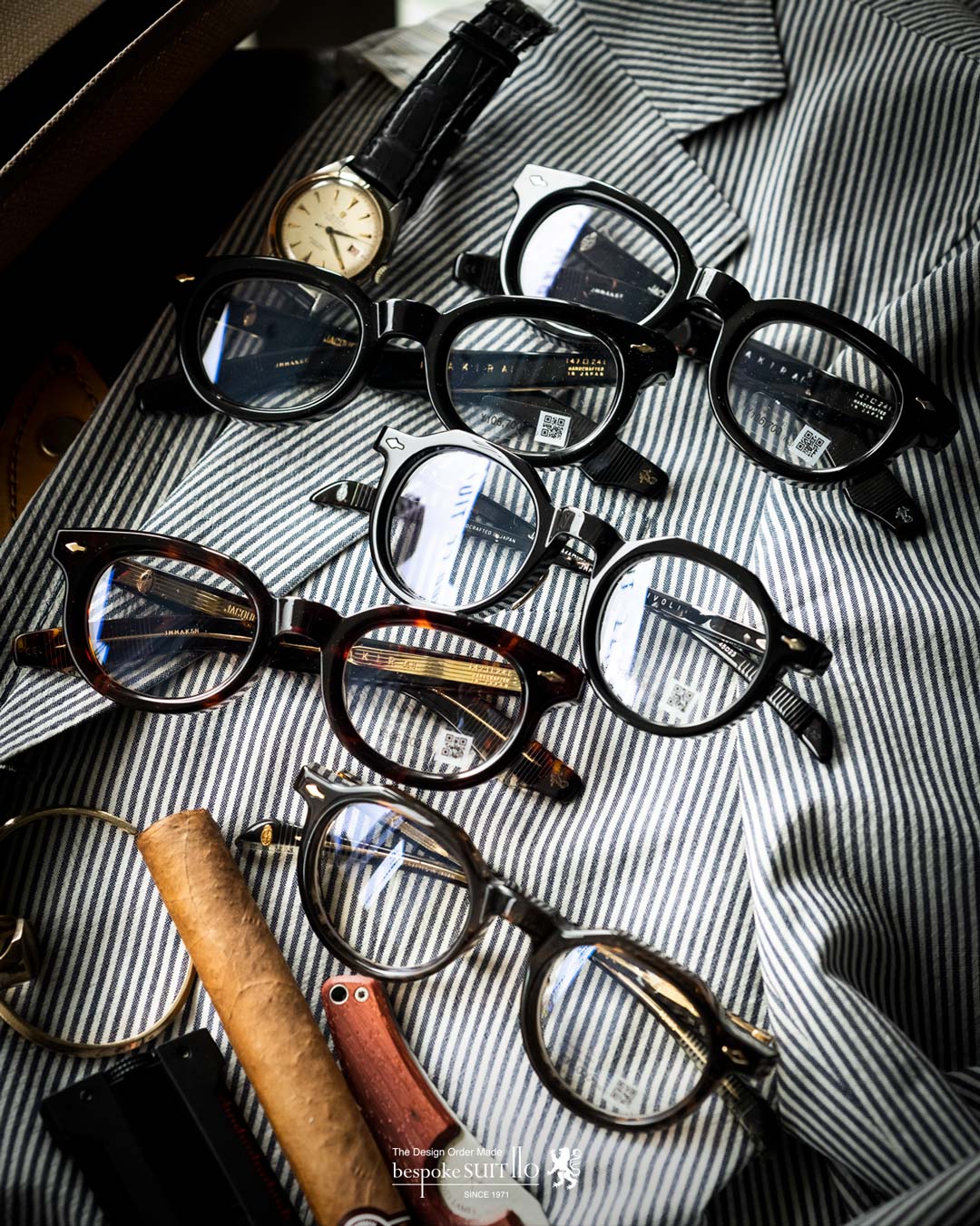 ★トランクショーのお知らせ！ サングラス特集！GLEAM OPTICAL × bespokeSUIT110 6/9金・10土,小倉のメガネ専門店「GLEAM OPTICAL（グリームオプティカル）」の第二回トランクショーが決定しました。,GLEAM OPTICAL（グリームオプティカル）オーナーの吉田さんとを招いて皆様にベストマッチするアイウエアをご提案をいたします。,今回のトランクショーもスーツ＆ジャケットにハマるアイウエアをGLEAM OPTICALの豊富なコレクションからbespokeSUIT110のが厳選してご提案いたします。,前回リクエストの多かったジャケットに合うサングラスも今回は豊富にご準備いたします。,皆様のご来店を心よりお待ちしております。,■ GLEAM OPTICAL × bespokeSUIT110 Trunk show,□開催日：2023年6月9日（金）・10日（土） 11:00〜19:00,□内容：各ブランドのメガネの販売,□度付きレンズにも対応いたしまします。お手持ちのメガネ、または眼科処方箋をお持ちください。,□取り扱いブランド（一例）,Jacques Marie Mage（ジャックマリーマージュ）,福岡県北九州市のオーダースーツ専門店bespokeSUIT110