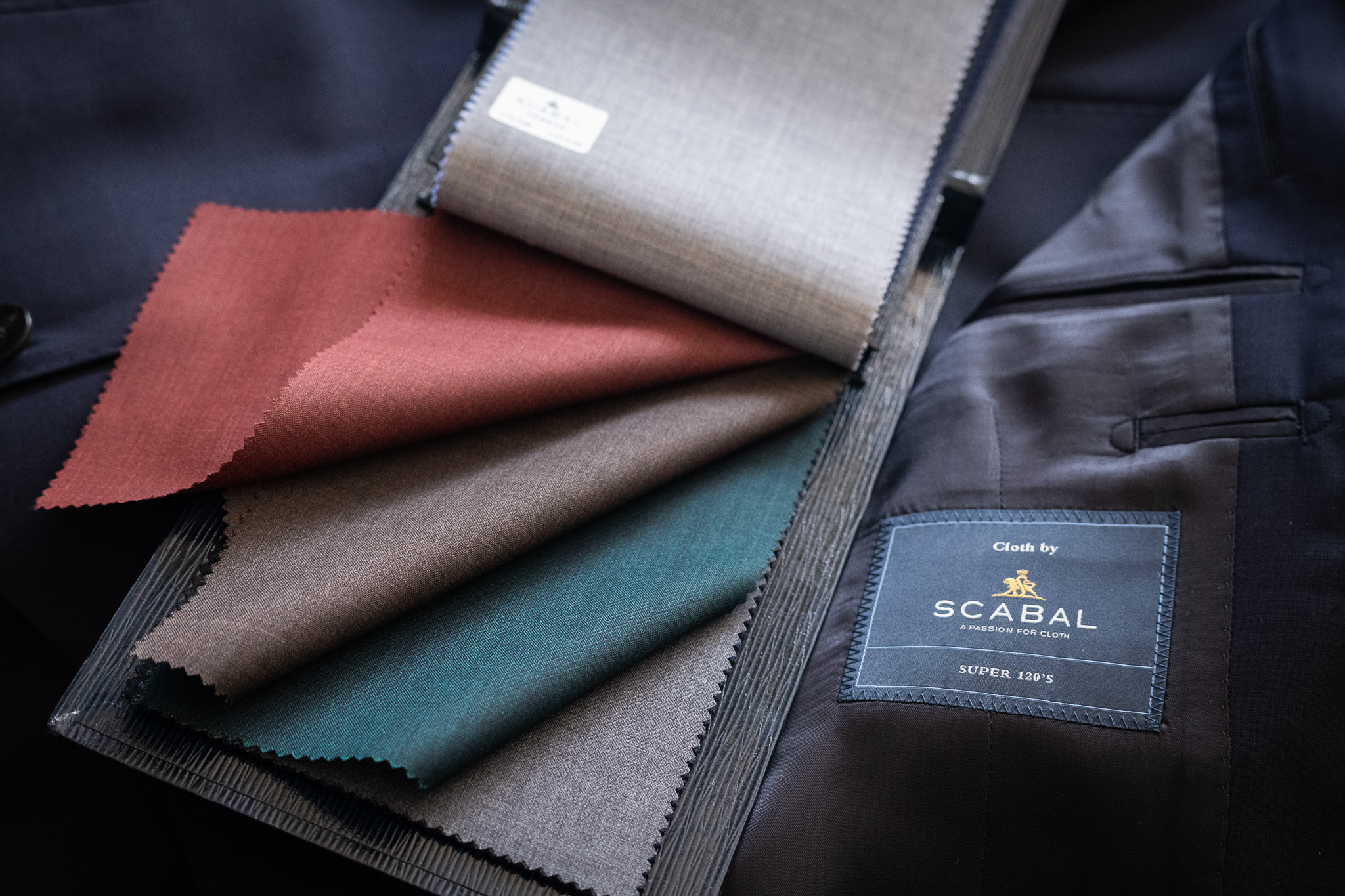 ブラウン、グリーンなど豊富な色彩が揃うSCABAL（スキャバル）「SILVER SHADOW」コレクション