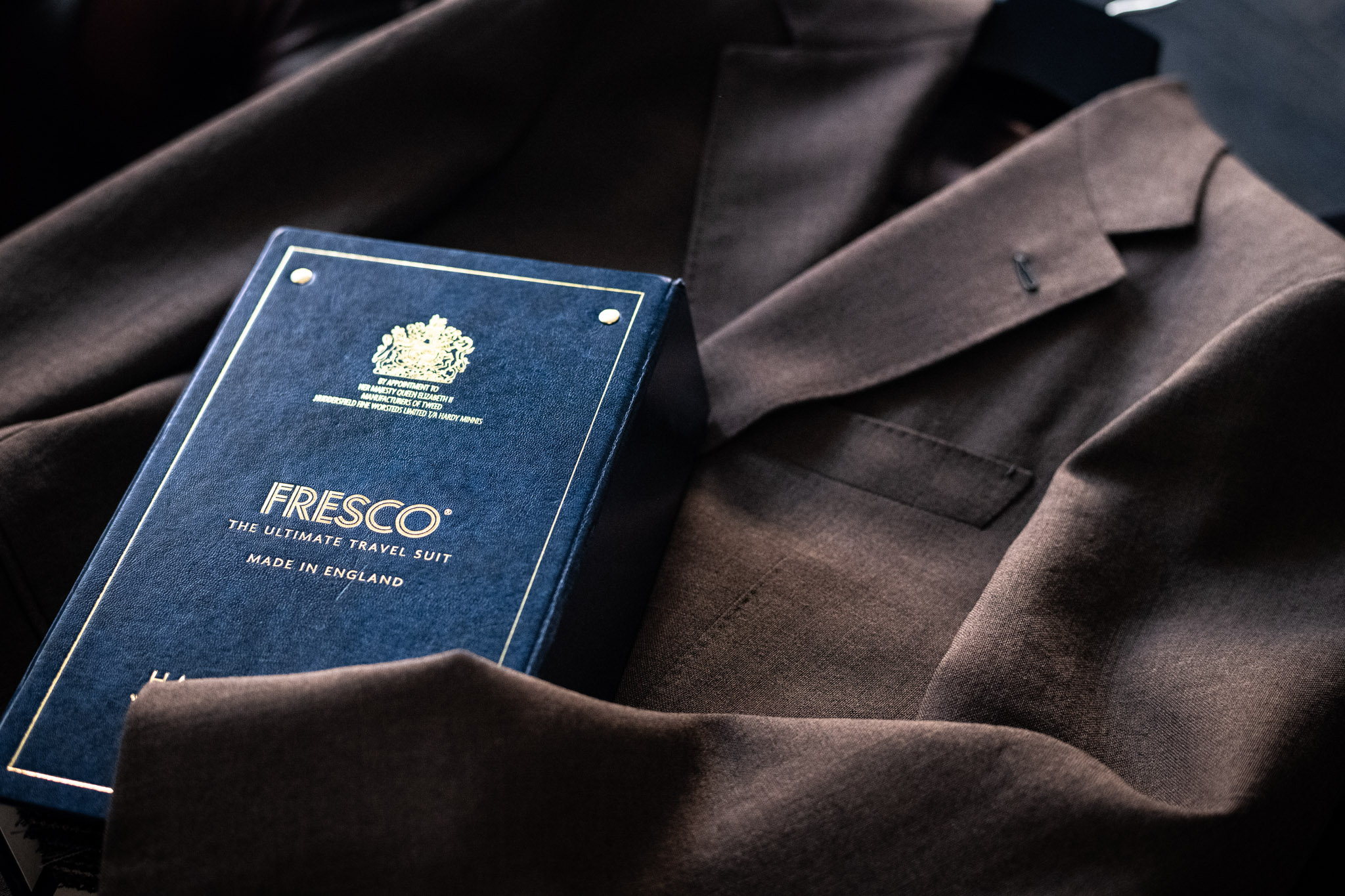 英国王室御用達の名門「Hardy Minnis(ハーディ・ミニス)」のFRESCOコレクションブックとオーダースーツ