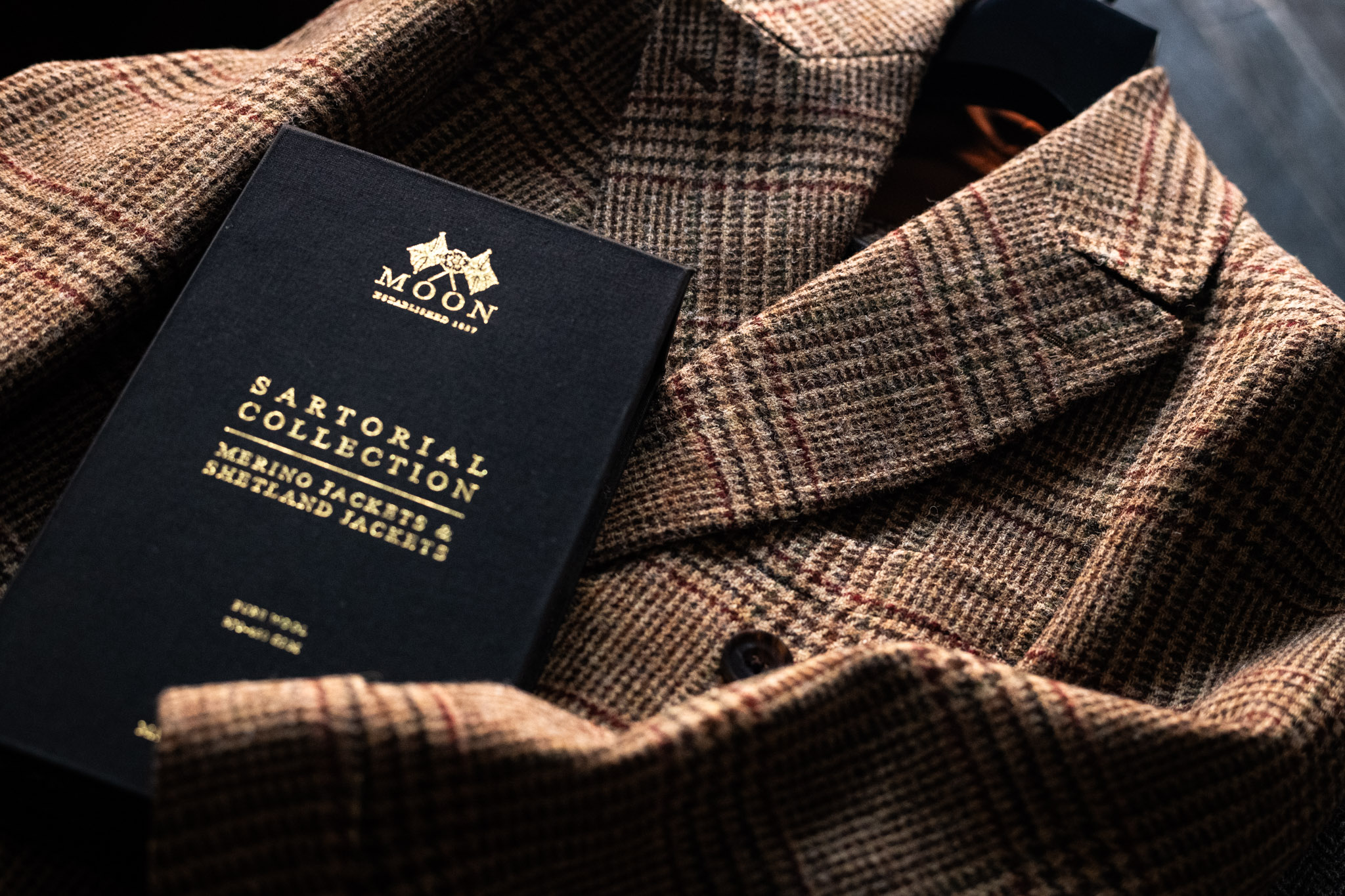 MOON社「SARTORIAL COLLECTION」のバンチブックと、シェットランドツイードで仕立てたオーダーポロコート